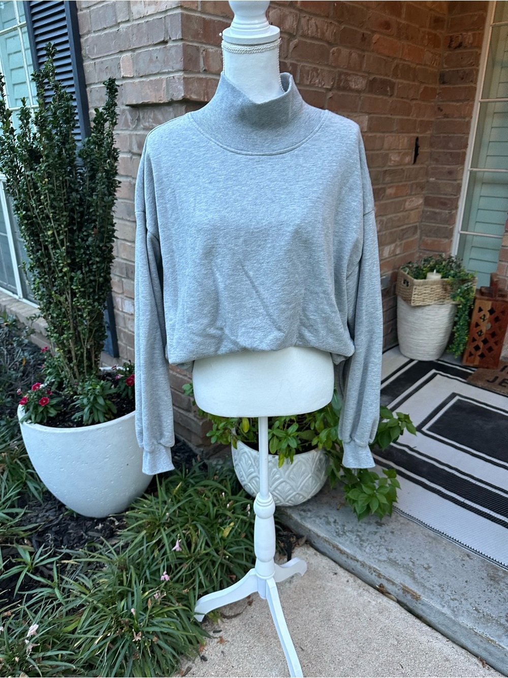 Pilcro Light Gray Mock Neck Cropped Sweatshirt